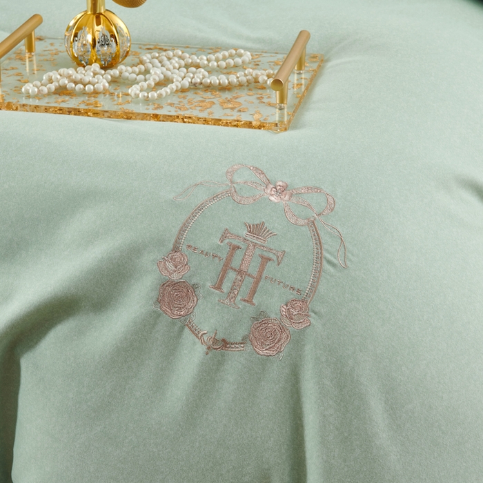 91家纺网 家纺一手货源 找家纺 U品汇 2024新品生态加厚长绒棉纯棉绣花40S全棉磨毛刺绣四件套宽边款 梵诗迪-青翠绿