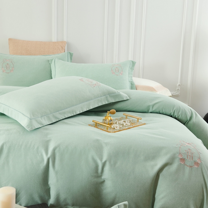91家纺网 家纺一手货源 找家纺 U品汇 2024新品生态加厚长绒棉纯棉绣花40S全棉磨毛刺绣四件套宽边款 梵诗迪-青翠绿