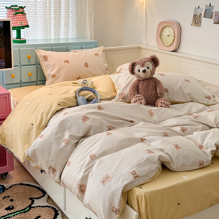 91家纺网 家纺一手货源 找家纺 昔可家纺 2024新款13372全棉亲肤四件套-卡通系列 复古小棕熊