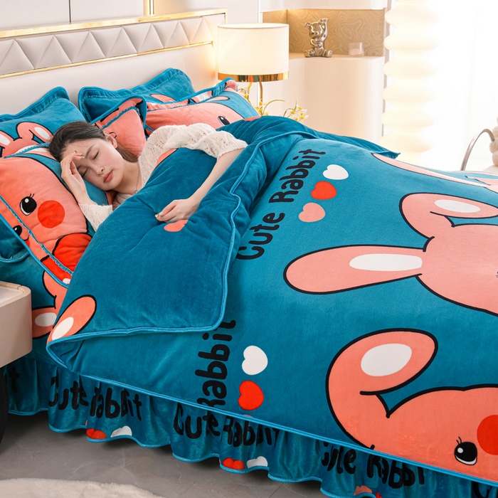 91家纺网 家纺一手货源 找家纺 芯诗曼2025新款8.5斤直播热款高克重牛奶绒法莱绒水晶金貂法莱绒四件套可爱兔