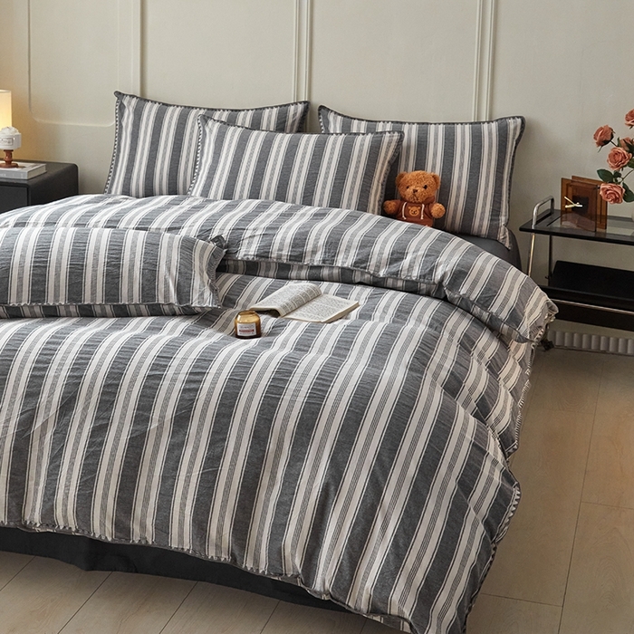 91家纺网 家纺一手货源 找家纺 吉象家纺 2024新款A类全棉色织水洗棉贝壳边三角针四件套    青春浅灰