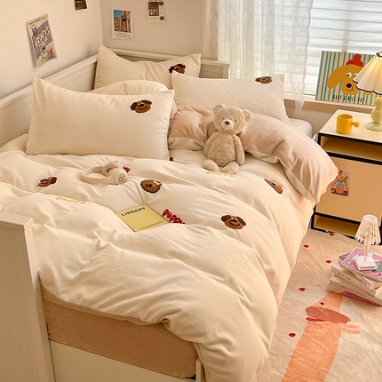 2024新款牛奶绒毛巾绣花四件套宝宝绒婴儿绒秋冬加厚法莱绒法兰绒珊瑚绒水晶绒三件套 帕皮小狗