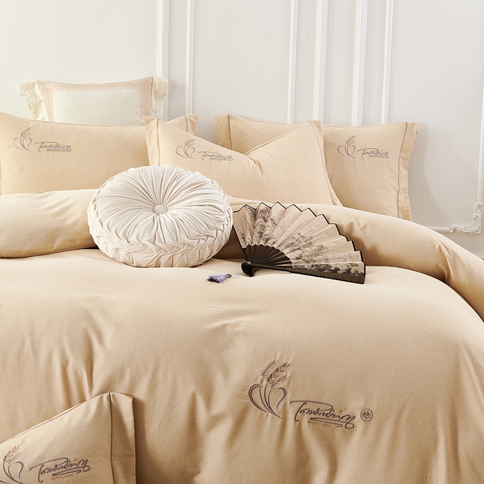 91家纺网 家纺一手货源 找家纺 U品汇 2024新品生态加厚长绒棉纯棉绣花40S全棉磨毛刺绣四件套宽边款 七里香 -香槟金