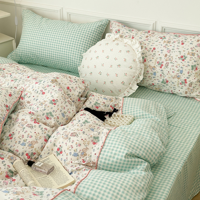 91家纺网 家纺一手货源 找家纺 昔可家纺 2024新款全棉拼接嵌绳款四件套 蘑菇兔兔庄园