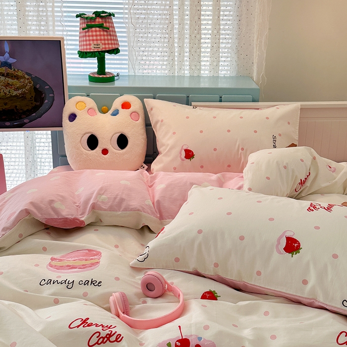 91家纺网 家纺一手货源 找家纺 昔可家纺 2024新款13372全棉亲肤四件套-卡通系列 草莓瑞士卷