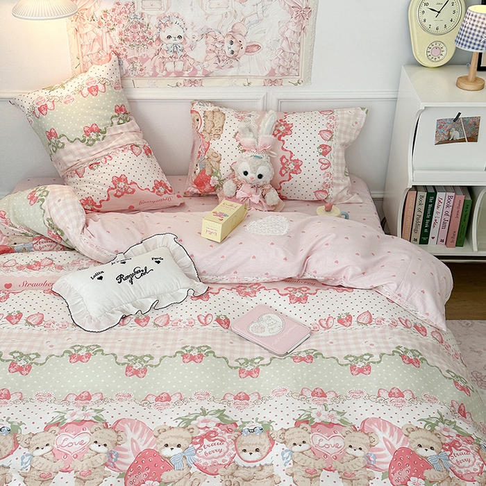 91家纺网 家纺一手货源 找家纺 昔可家纺 2024新款13070全棉四件套系列第二批 草莓洛丽塔熊