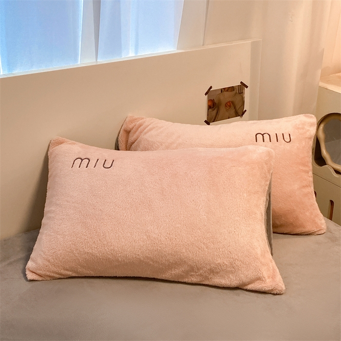 91家纺网 家纺一手货源 找家纺 启程家纺 2024新款A类加厚北极绒拼牛奶绒字母刺绣四件套 北极绒-藕粉+中灰