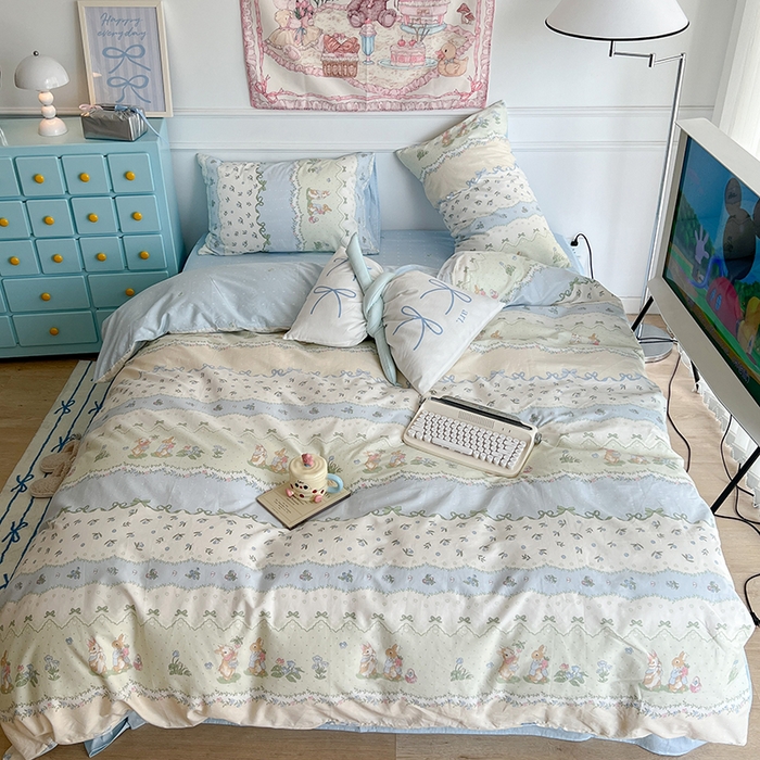 91家纺网 家纺一手货源 找家纺 昔可家纺 2024新款13372全棉亲肤四件套-卡通系列 果实草莓兔