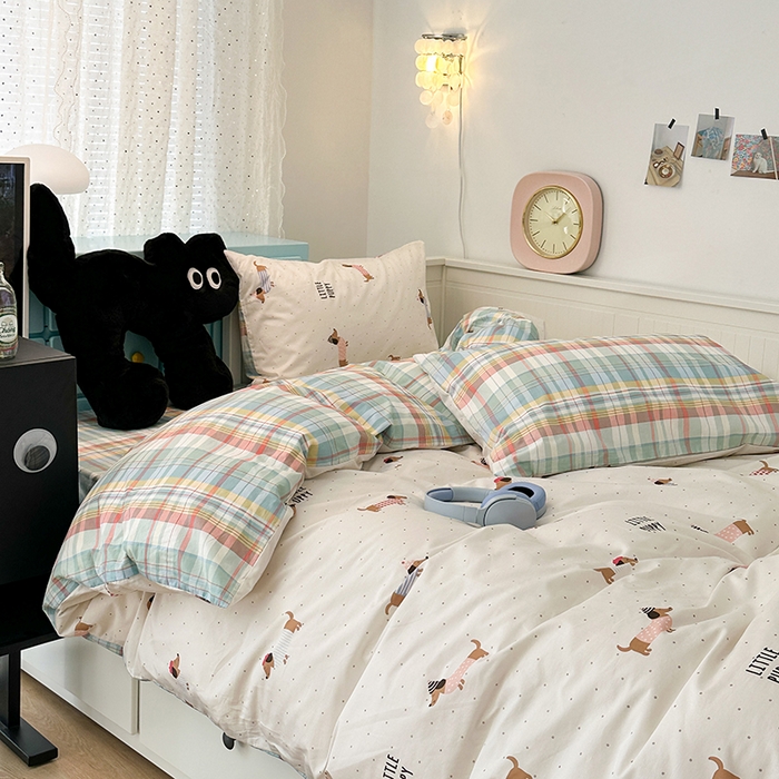 91家纺网 家纺一手货源 找家纺 昔可家纺 2024新款13372全棉亲肤四件套-卡通系列 腊肠小狗狗