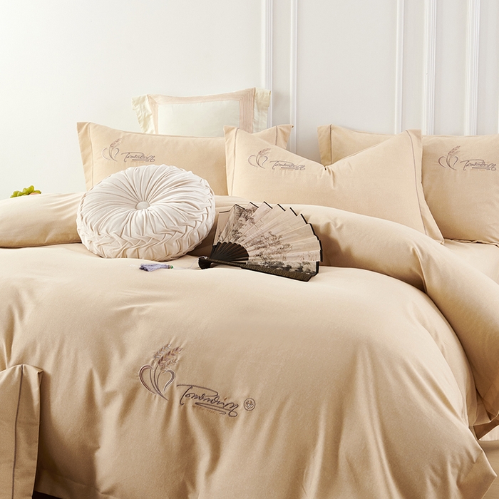 91家纺网 家纺一手货源 找家纺 U品汇 2024新品生态加厚长绒棉纯棉绣花40S全棉磨毛刺绣四件套宽边款 七里香 -香槟金