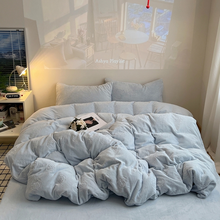 91家纺网 家纺一手货源 找家纺 六巷胡同 2024新款INS博主风山茶花牛奶绒四件套 山茶花-奶油蓝