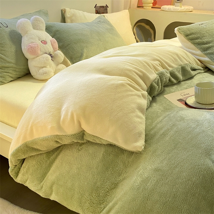 91家纺网 家纺一手货源 找家纺 启程家纺 2024新款A类加厚北极绒拼牛奶绒字母刺绣四件套 北极绒-浅草绿+奶油黄