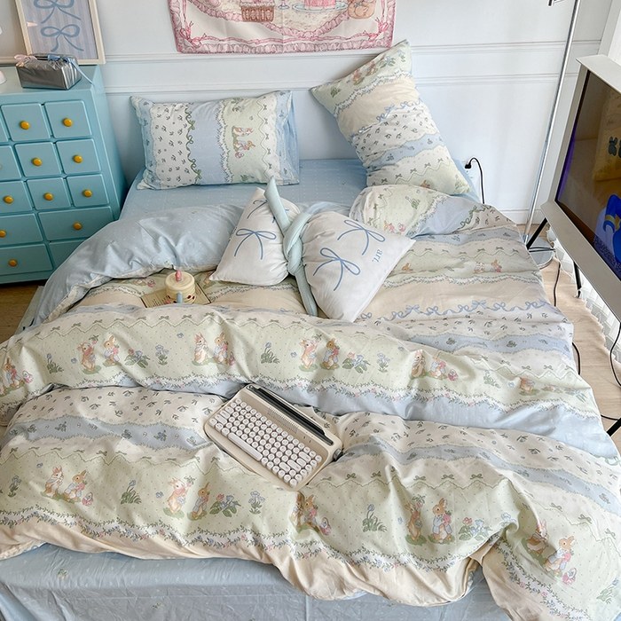 91家纺网 家纺一手货源 找家纺 昔可家纺 2024新款13372全棉亲肤四件套-卡通系列 果实草莓兔