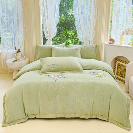 91家纺网 家纺一手货源 找家纺 慕克斯 2024新款重工刺绣牛奶绒四件套-花仙子 花仙子抹茶绿