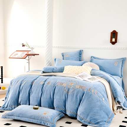 91家纺网 家纺一手货源 找家纺 慕克斯 2024新款重工绣花牛奶绒四件套-莱雅 莱雅-天空蓝