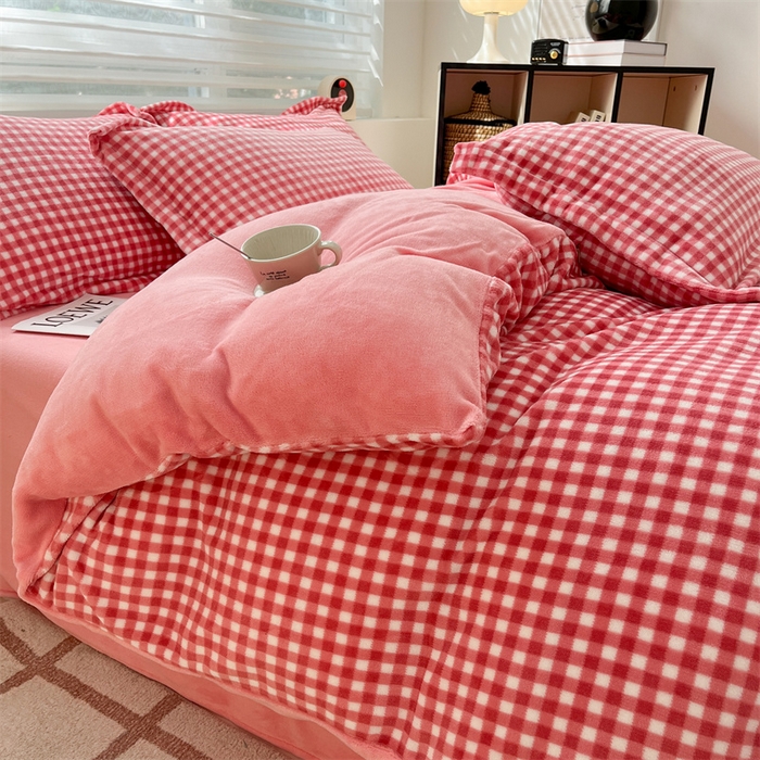 91家纺网 家纺一手货源 找家纺 启程家纺 2024新款无印风A类牛奶绒四件套 小格子-西瓜红