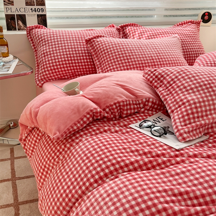 91家纺网 家纺一手货源 找家纺 启程家纺 2024新款无印风A类牛奶绒四件套 小格子-西瓜红