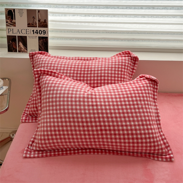 91家纺网 家纺一手货源 找家纺 启程家纺 2024新款无印风A类牛奶绒四件套 小格子-西瓜红