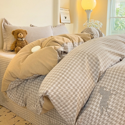 91家纺网 家纺一手货源 找家纺 2024新款全棉印花磨毛系列四件套 摩卡棕