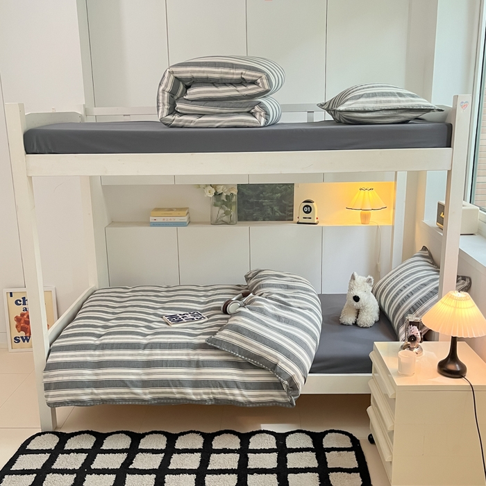 91家纺网 家纺一手货源 找家纺 吉象家纺 2025新款全棉水洗棉三角针学生三件套四件套 青春-浅灰