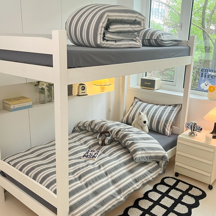 91家纺网 家纺一手货源 找家纺 吉象家纺 2025新款全棉水洗棉三角针学生三件套四件套 青春-浅灰