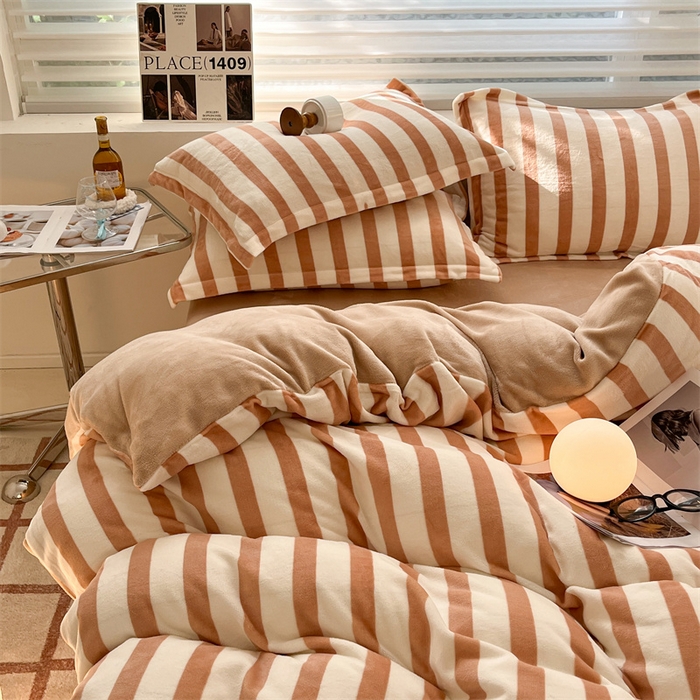 91家纺网 家纺一手货源 找家纺 启程家纺 2024新款无印风A类牛奶绒四件套 条纹-米驼