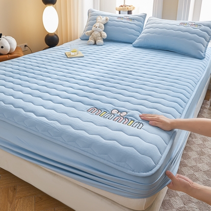 91家纺网 家纺一手货源 找家纺 九亭家纺 2024新款A类大豆刺绣夹棉床笠 MINMIN-冰川蓝