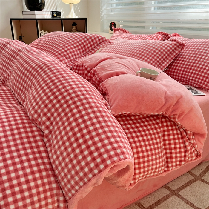91家纺网 家纺一手货源 找家纺 启程家纺 2024新款无印风A类牛奶绒四件套 小格子-西瓜红