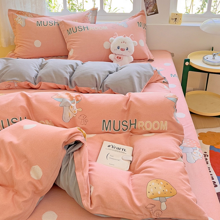 91家纺网 家纺一手货源 找家纺 2024新款全棉印花磨毛系列四件套 雨季蘑菇