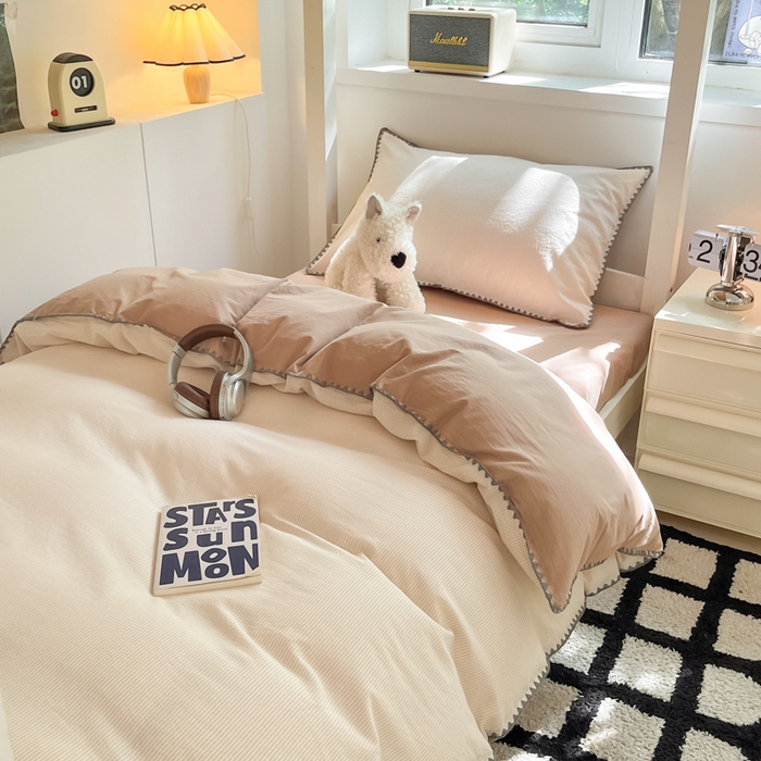 91家纺网 家纺一手货源 找家纺 吉象家纺 2025新款全棉水洗棉三角针学生三件套四件套 秘境-奶咖