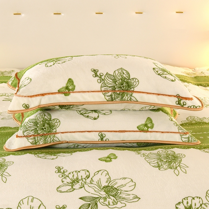 91家纺网 家纺一手货源 找家纺 爱洛家纺 2024新款高克重牛奶绒印花四件套 花满庭