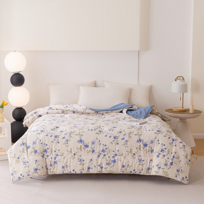 91家纺网 家纺一手货源 找家纺 爱宝被业 2024新款提花云纱棉印花被 铃兰物语