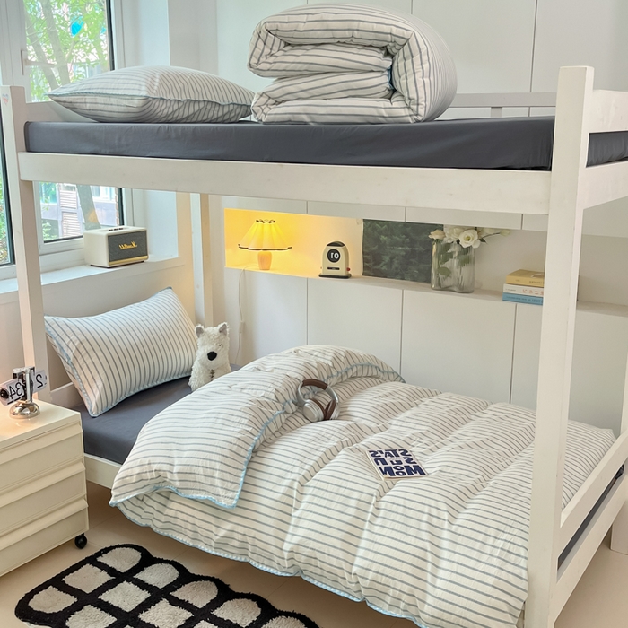 91家纺网 家纺一手货源 找家纺 吉象家纺 2025新款全棉水洗棉三角针学生三件套四件套 时光-浅蓝