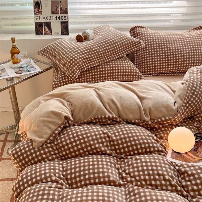 91家纺网 家纺一手货源 找家纺 启程家纺 2024新款无印风A类牛奶绒四件套 小格子-奶咖