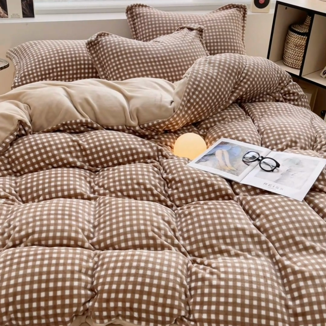 91家纺网 家纺一手货源 找家纺 启程家纺 2024新款无印风A类牛奶绒四件套 小格子-奶咖