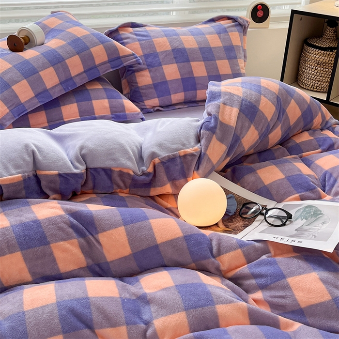 91家纺网 家纺一手货源 找家纺 启程家纺 2024新款无印风A类牛奶绒四件套 大格子-紫粉