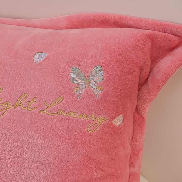 91家纺网 家纺一手货源 找家纺 绒小宣 2025新款高克重牛奶绒刺绣四件套 蝶恋花-芍药粉