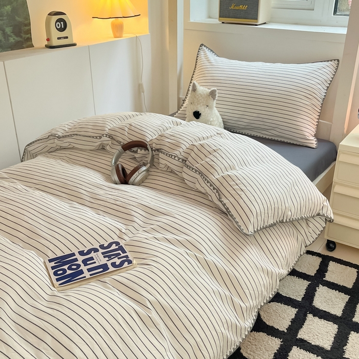 91家纺网 家纺一手货源 找家纺 吉象家纺 2025新款全棉水洗棉三角针学生三件套四件套 时光-横条