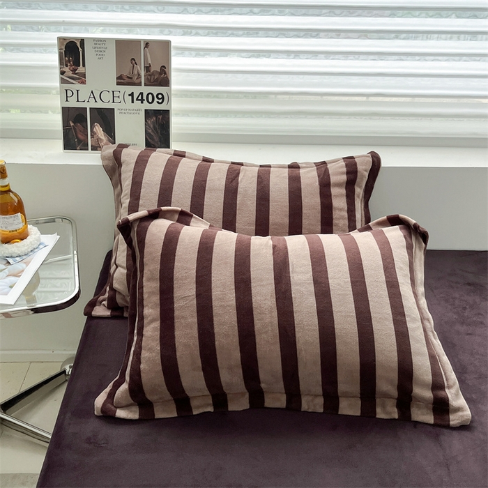 91家纺网 家纺一手货源 找家纺 启程家纺 2024新款无印风A类牛奶绒四件套 条纹-咖