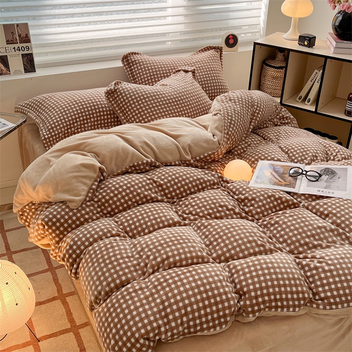 91家纺网 家纺一手货源 找家纺 启程家纺 2024新款无印风A类牛奶绒四件套 小格子-奶咖