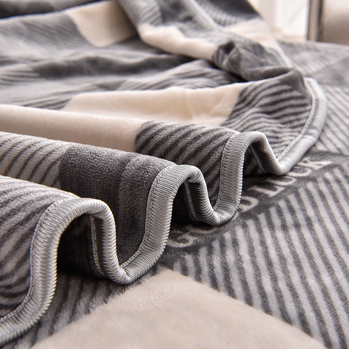 91家纺网 家纺一手货源 找家纺 德比尔斯 2025新款牛奶绒床裙四件套8-9斤法莱绒直播爆款日产2万套灰大格