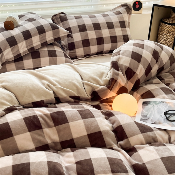 91家纺网 家纺一手货源 找家纺 启程家纺 2024新款无印风A类牛奶绒四件套 大格子-棕灰