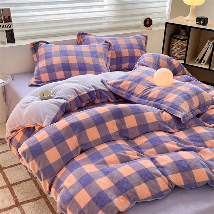 91家纺网 家纺一手货源 找家纺 启程家纺 2024新款无印风A类牛奶绒四件套 大格子-紫粉