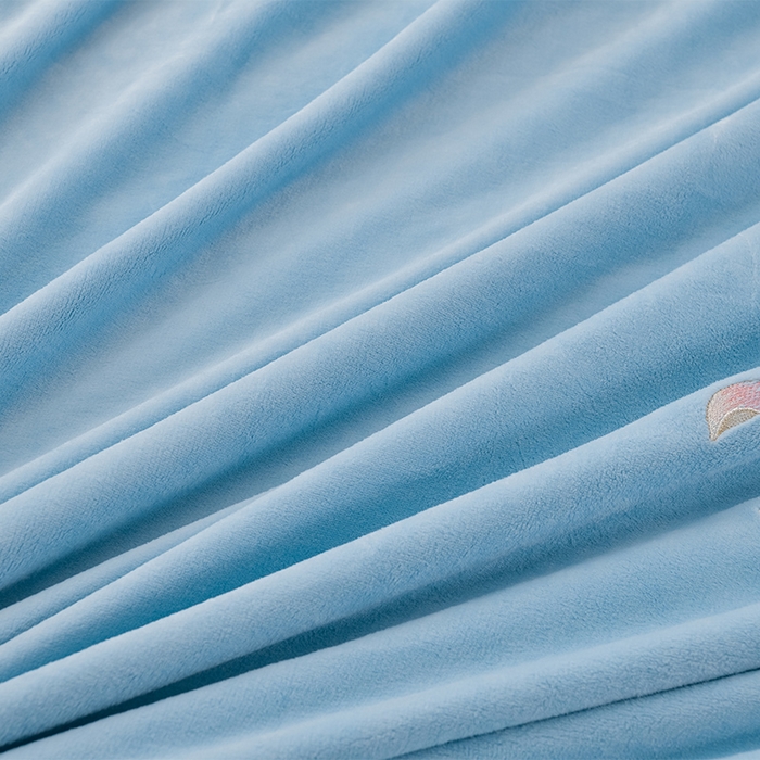 91家纺网 家纺一手货源 找家纺 绒小宣 2025新款高克重牛奶绒刺绣四件套 花开富贵-天空兰