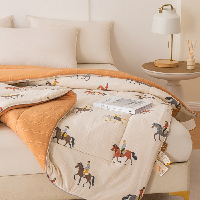 91家纺网 家纺一手货源 找家纺 爱宝被业 2024新款提花云纱棉印花被 马到成功