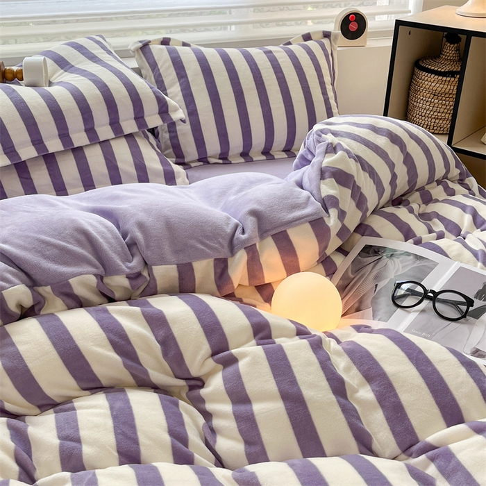 91家纺网 家纺一手货源 找家纺 启程家纺 2024新款无印风A类牛奶绒四件套 条纹-紫