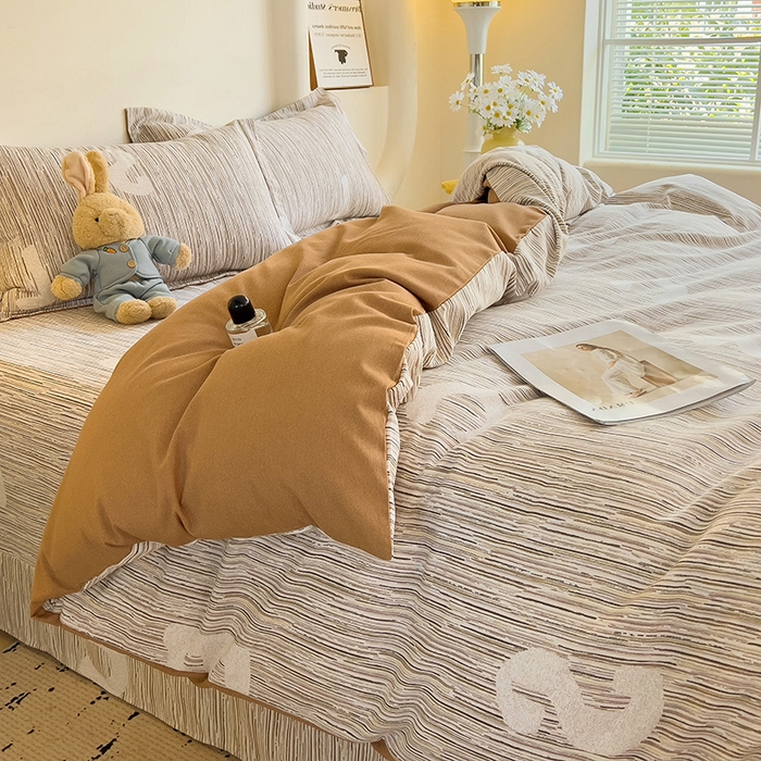 91家纺网 家纺一手货源 找家纺 2024新款全棉印花磨毛系列四件套 休闲字母