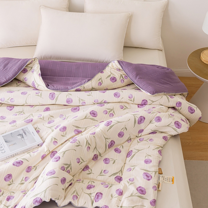 91家纺网 家纺一手货源 找家纺 爱宝被业 2024新款提花云纱棉印花被 紫罗兰