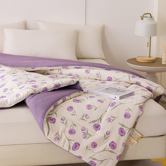 91家纺网 家纺一手货源 找家纺 爱宝被业 2024新款提花云纱棉印花被 紫罗兰