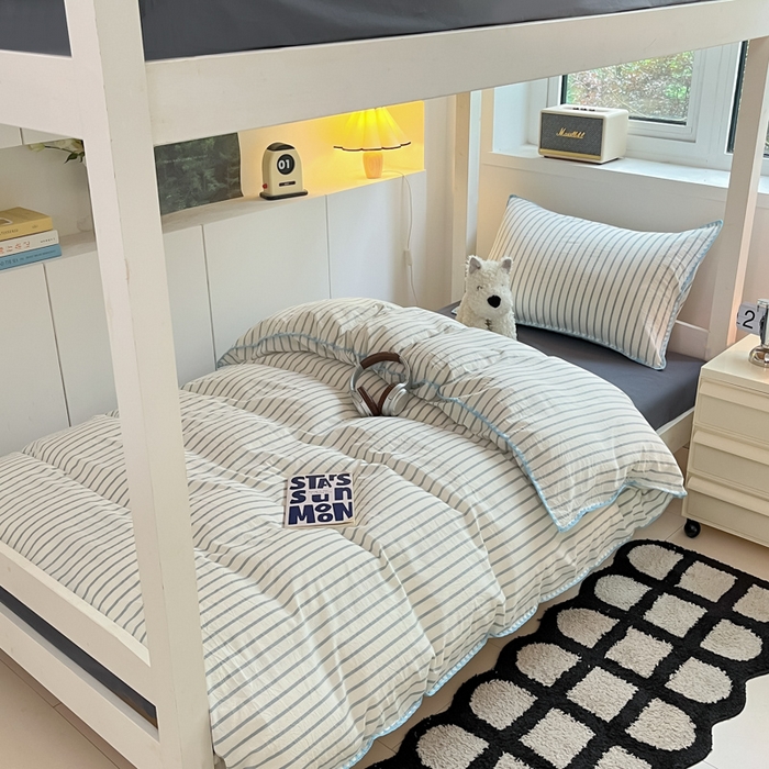 91家纺网 家纺一手货源 找家纺 吉象家纺 2025新款全棉水洗棉三角针学生三件套四件套 时光-浅蓝